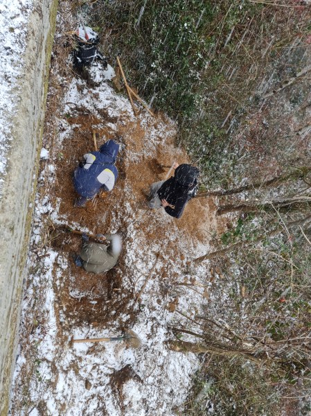 Susaeta baserritik gertu eskuz egindako prospekzio lanak Aranzadi zientzia elkartearen gidaritzapean.